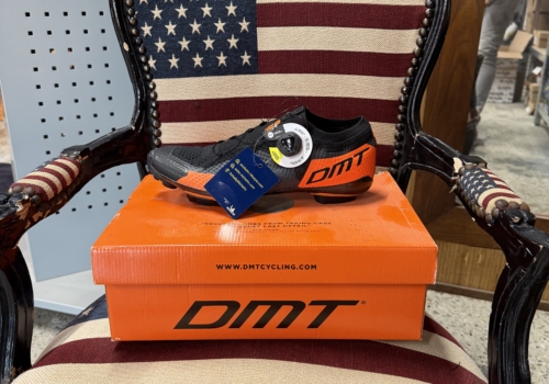DMT KM1 BLACK/ORANGE N.43/9.5